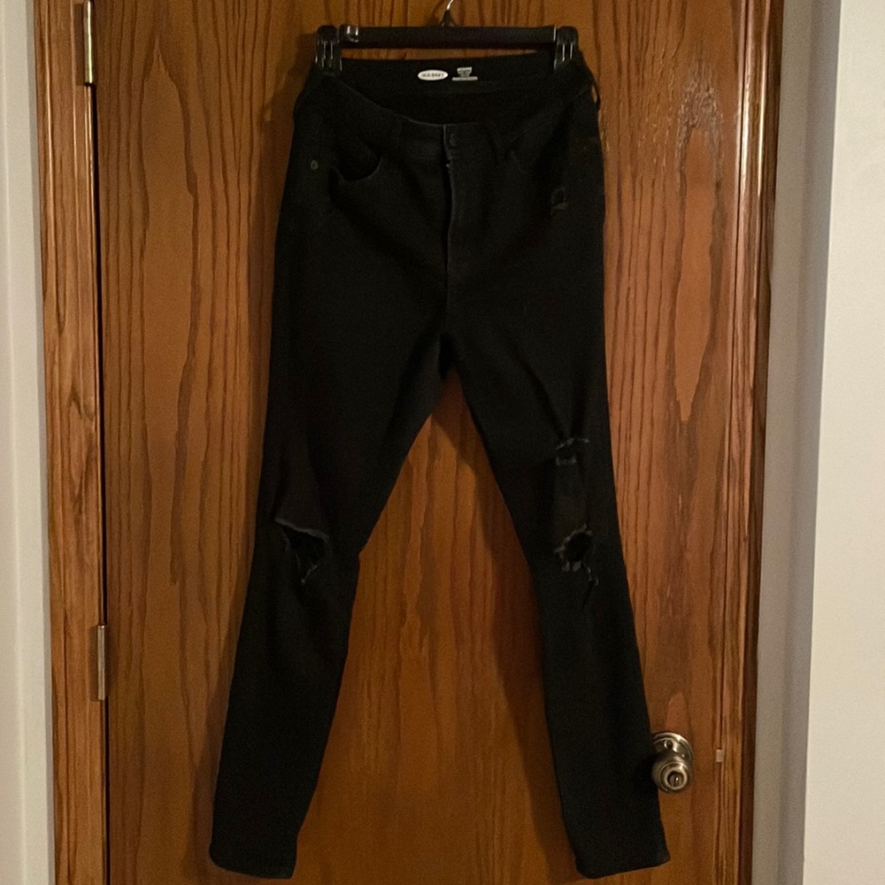 Black skinny jeans with holes
